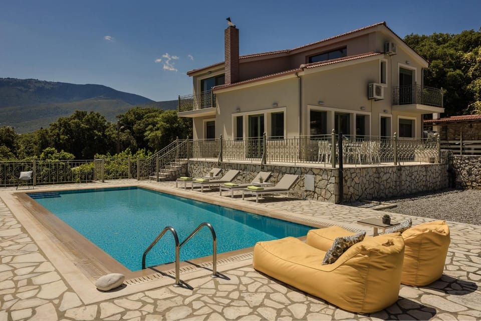 Property building, Day, Natural landscape, Mountain view, Pool view, Swimming pool, sunbed