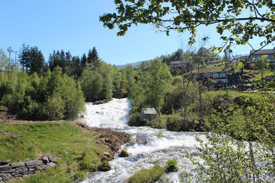Neighbourhood, Natural landscape, River view