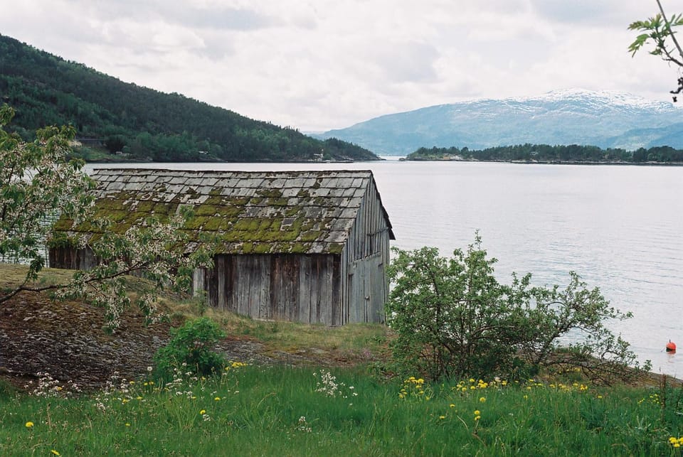 Nearby landmark, Natural landscape