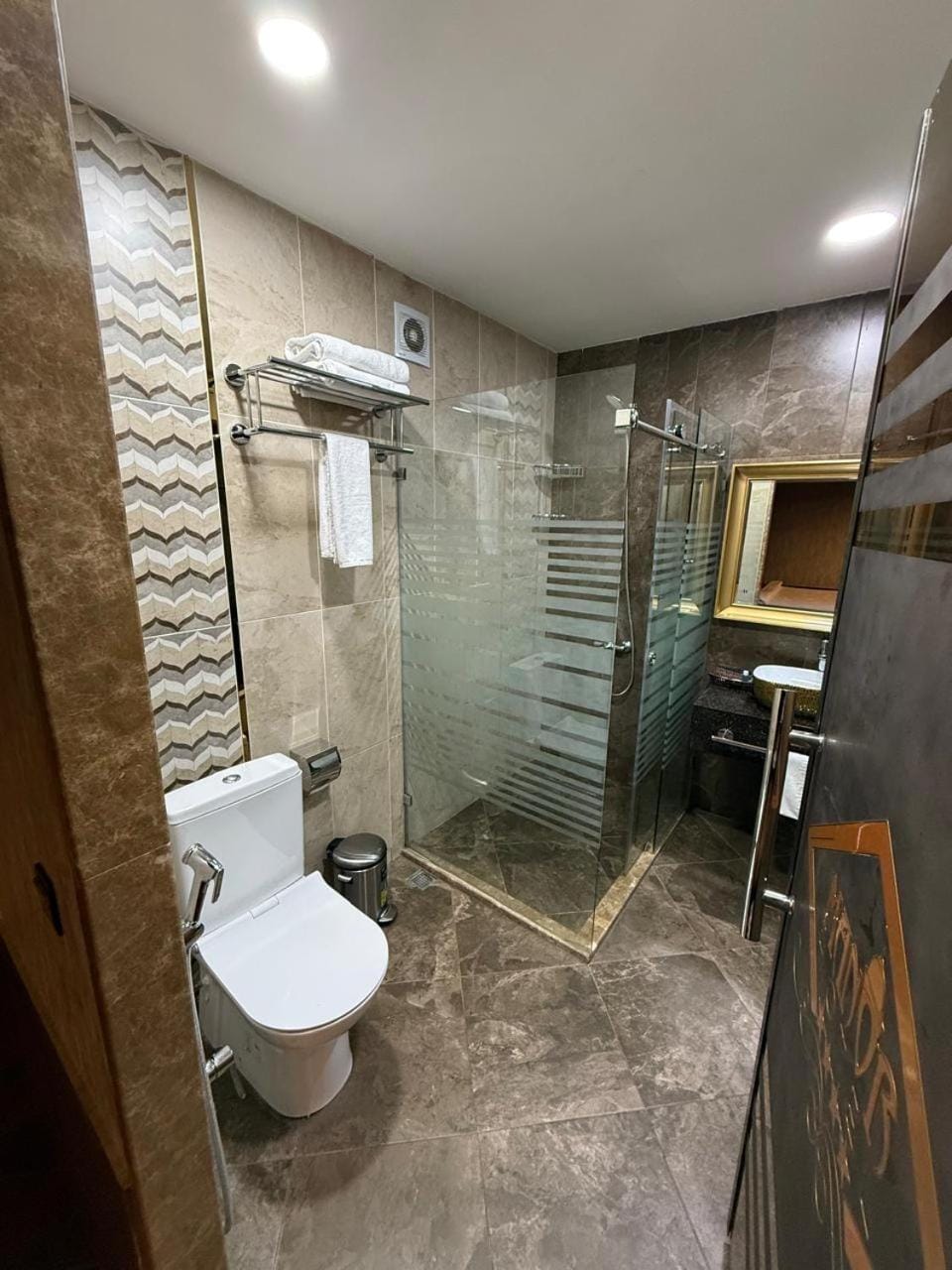 Shower, Toilet