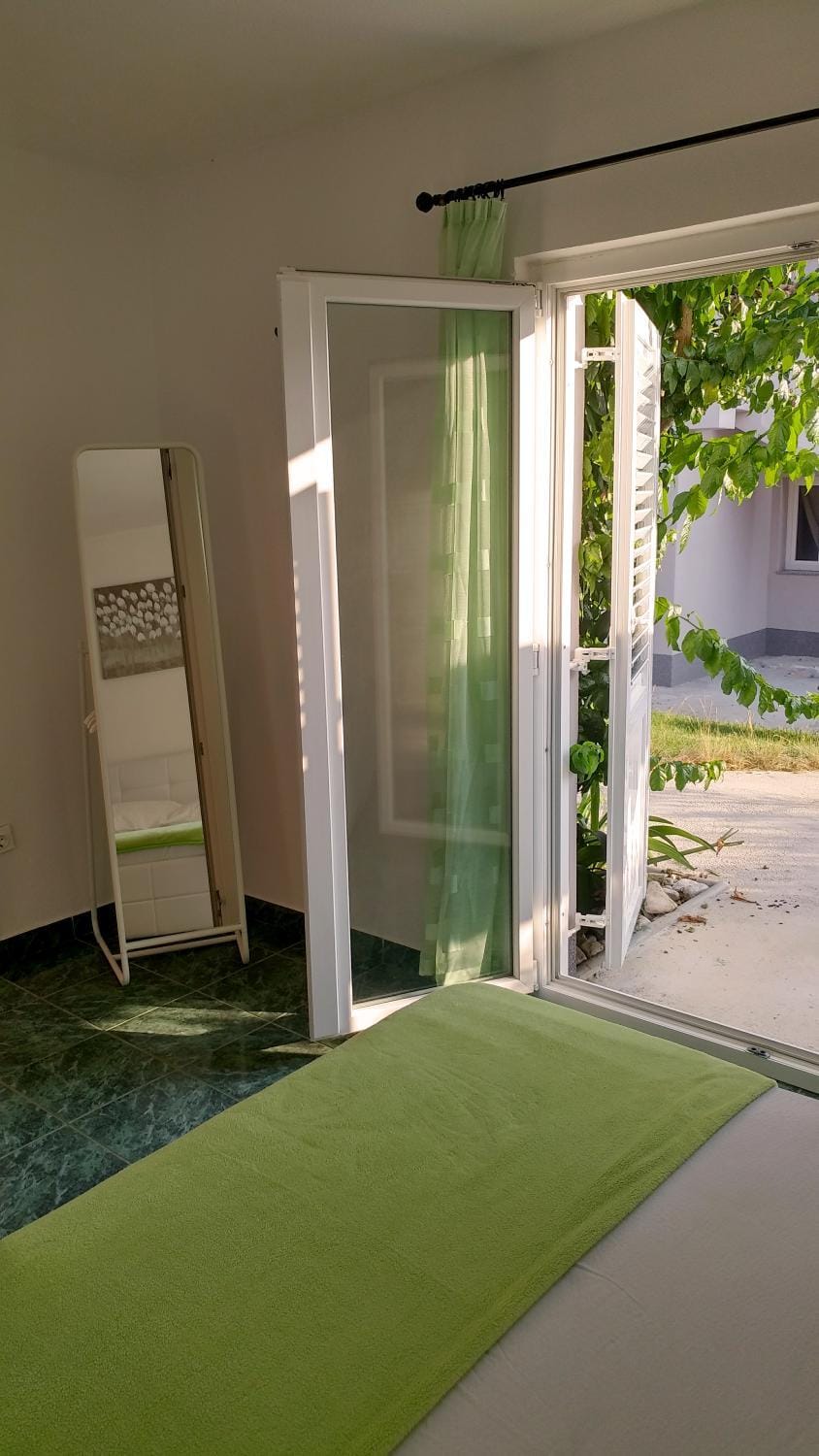Bedroom, Garden view