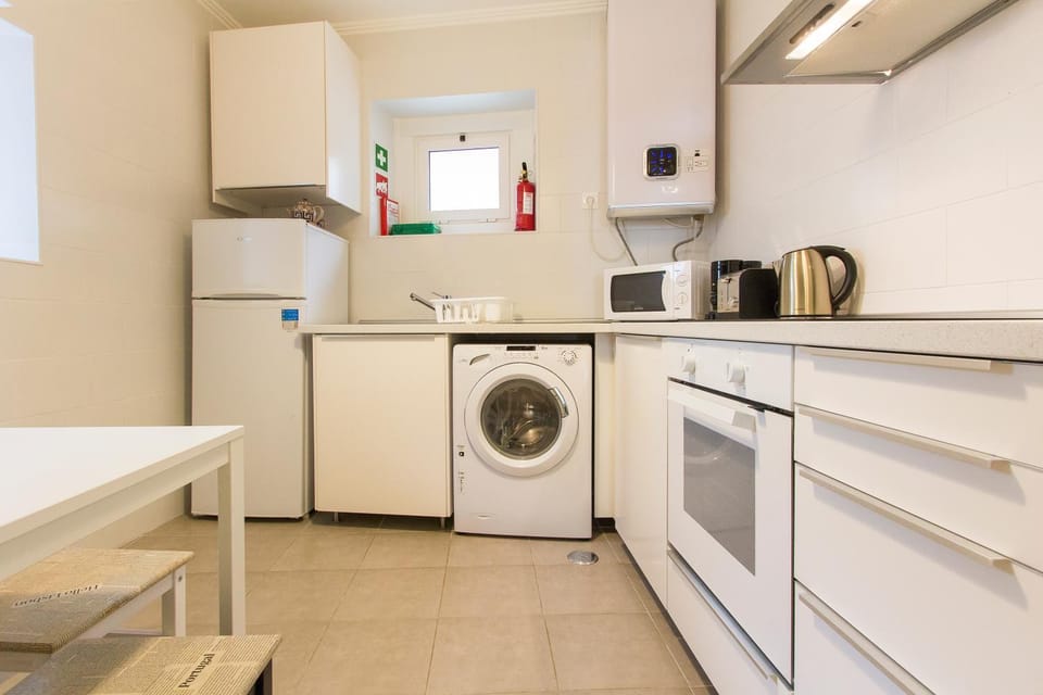 Coffee/tea facilities, Kitchen or kitchenette, Dining area