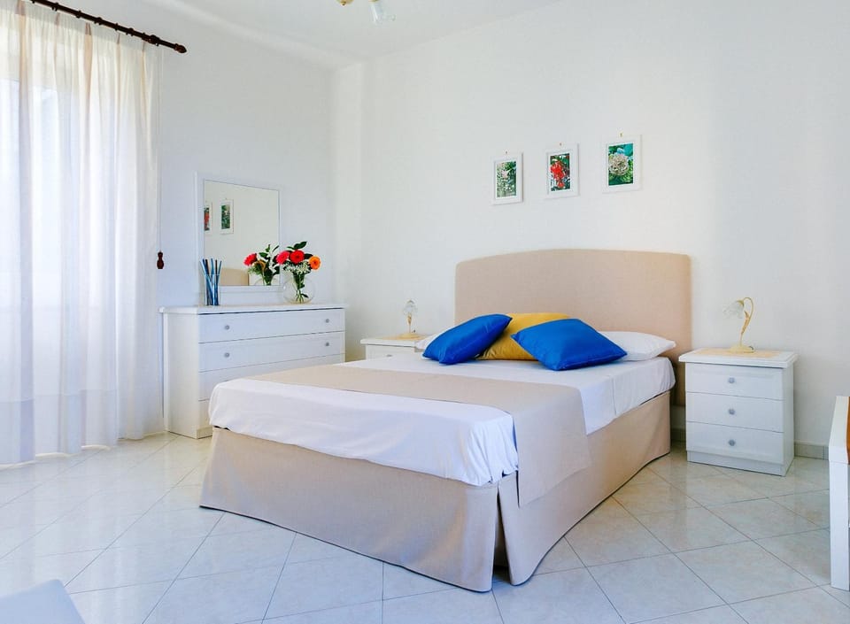 Bed, Photo of the whole room