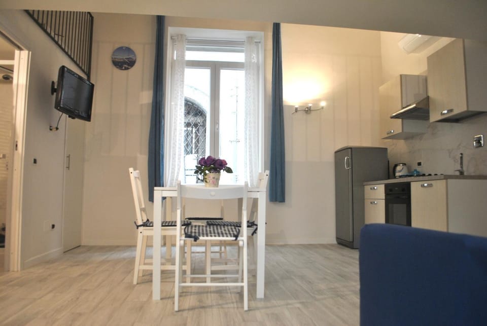 Kitchen or kitchenette, Living room, Dining area