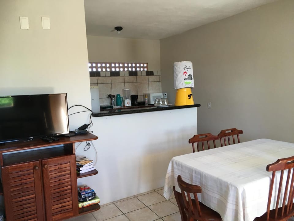 TV and multimedia, Kitchen or kitchenette, Living room, Seating area, Dining area