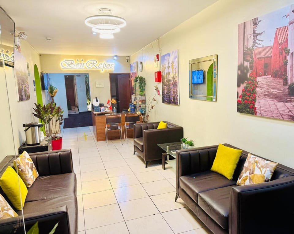 TV and multimedia, Living room, Lobby or reception, Seating area, Drinks