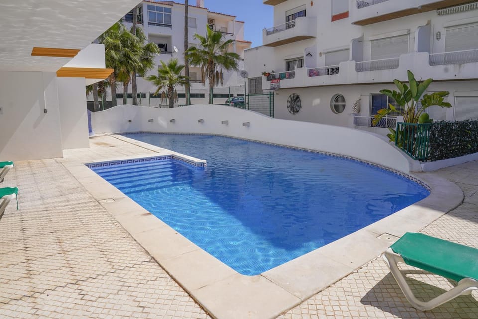 Swimming pool, Swimming pool
