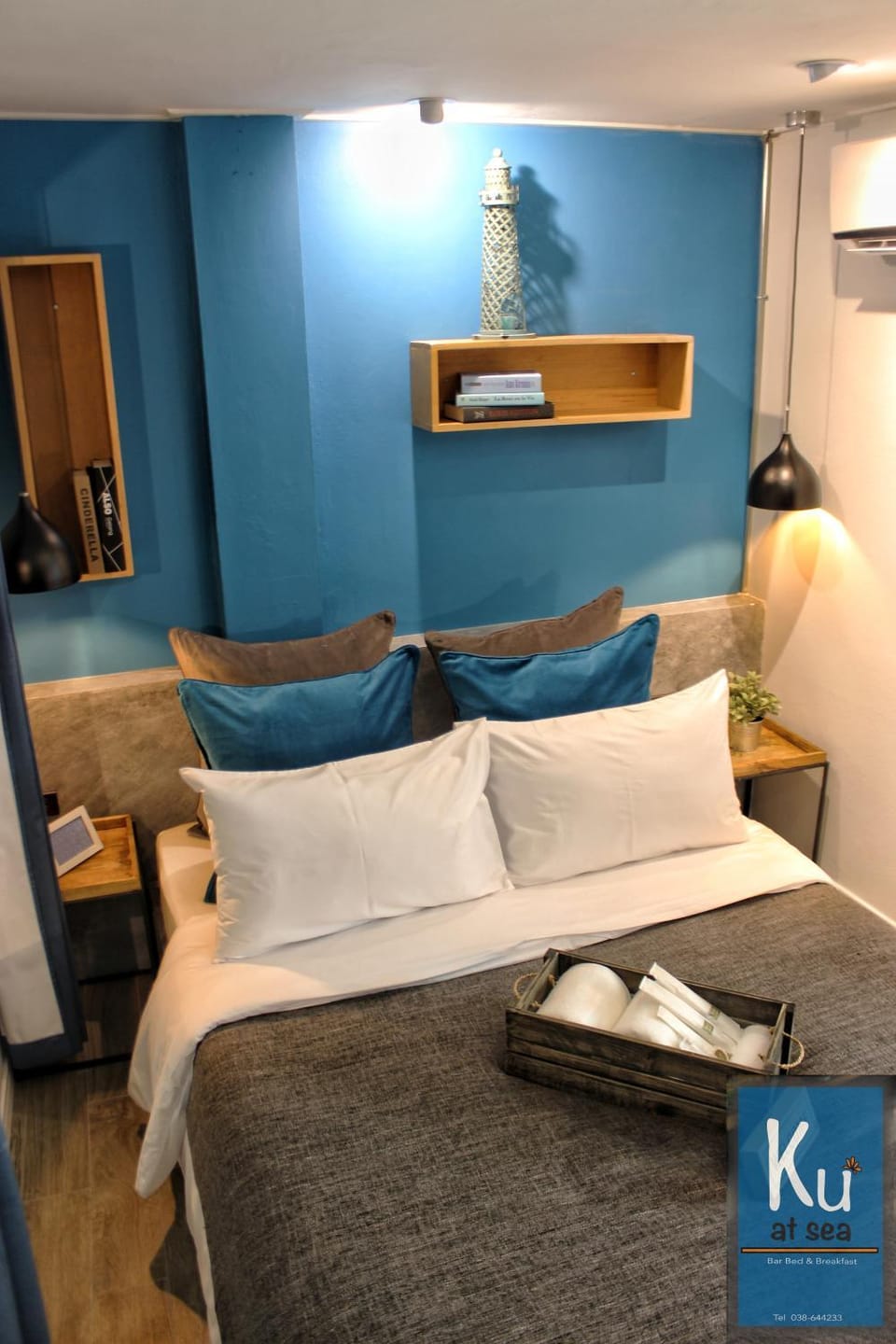 Photo of the whole room, Bedroom