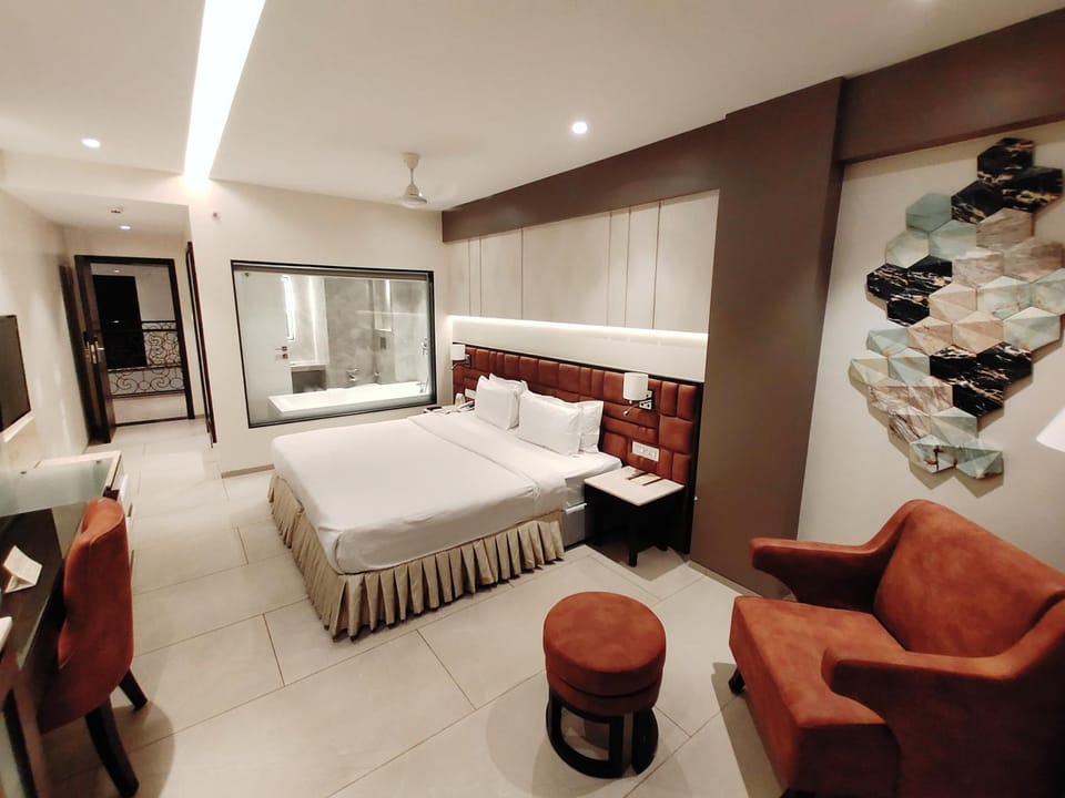 Bed, Other, Photo of the whole room, Decorative detail, Bedroom