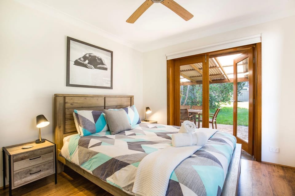 Sunbaker Pet Friendly Awards Finalist 4 Mins Walk to Culburra Beach House in Culburra Beach