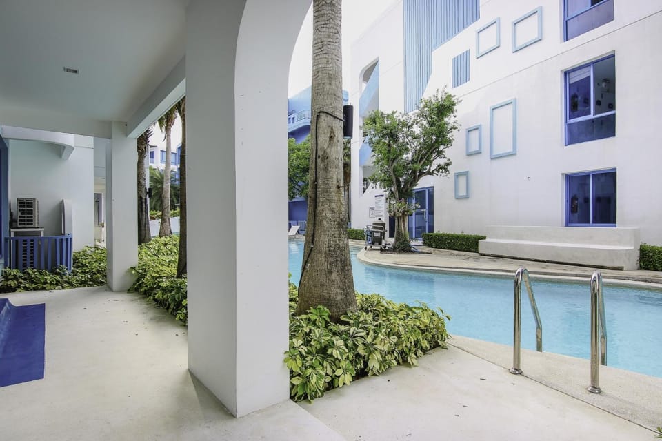 Balcony/Terrace, Seating area, Swimming pool