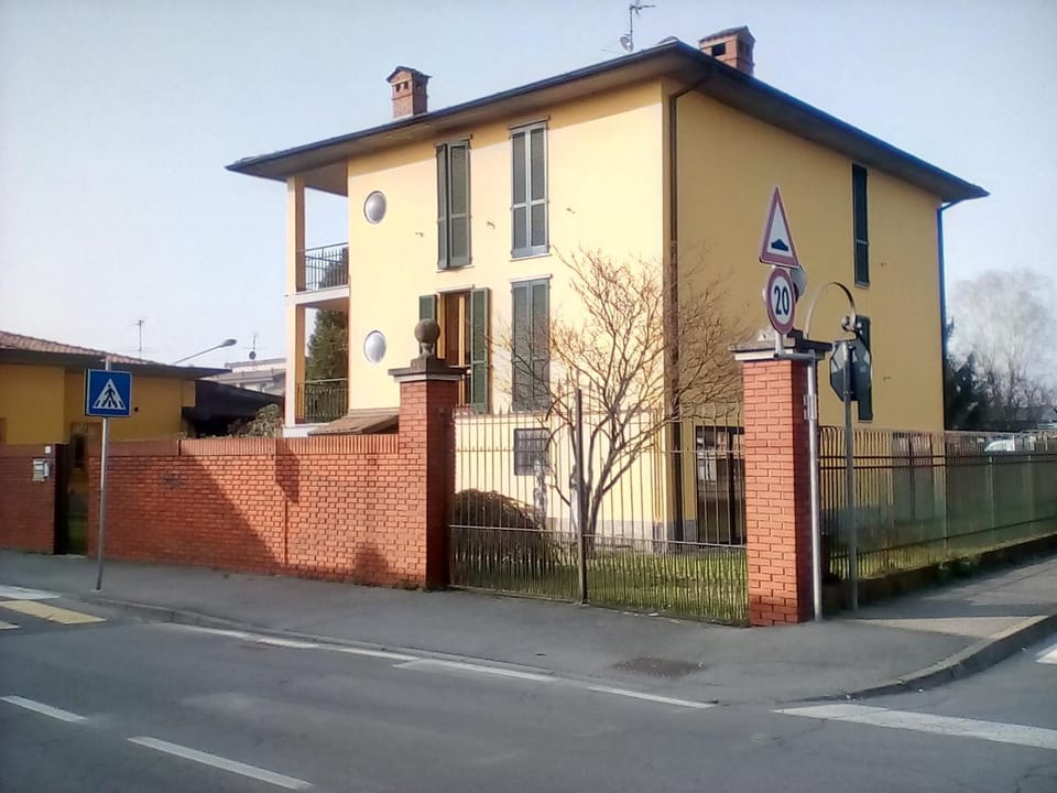 Facade/entrance