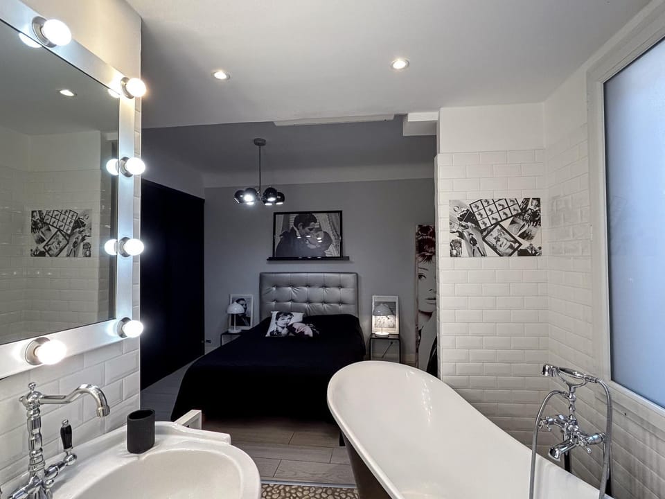 Toilet, Bed, Bathroom, Decorative detail, Decorative detail, Bedroom, Bath, wardrobe, air conditioner