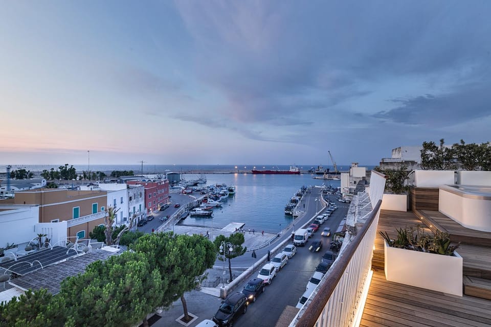 City view, Sea view, Street view