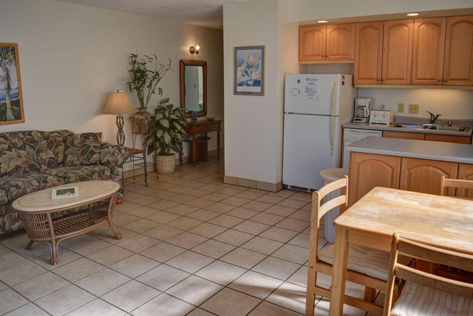 Kitchen or kitchenette, Seating area