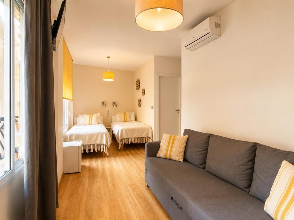 Bed, Photo of the whole room, Bedroom, air conditioner
