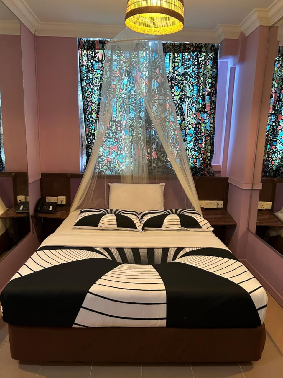 La Mode Sophia Hotel , Check in from 10am ,Check out at 10am Next day Hotel in Singapore