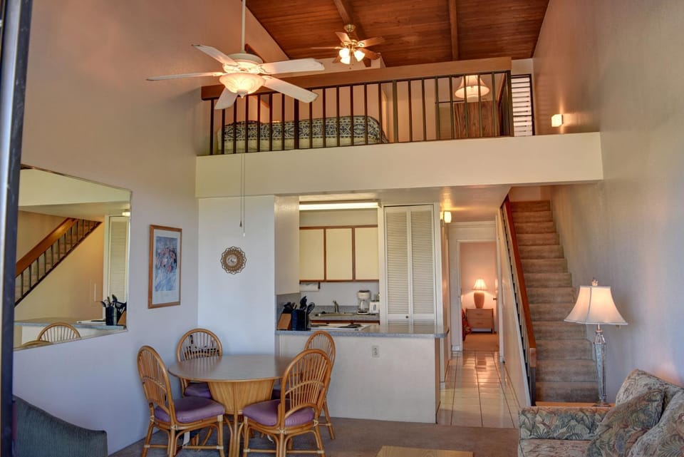 Seating area, Dining area
