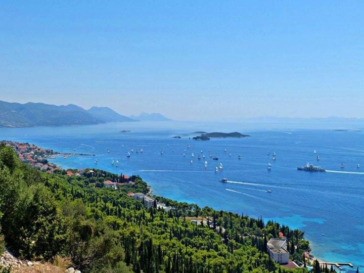 Nearby landmark, Off site, Neighbourhood, Natural landscape, Summer, Place of worship, City view, Landmark view, Mountain view, Sea view