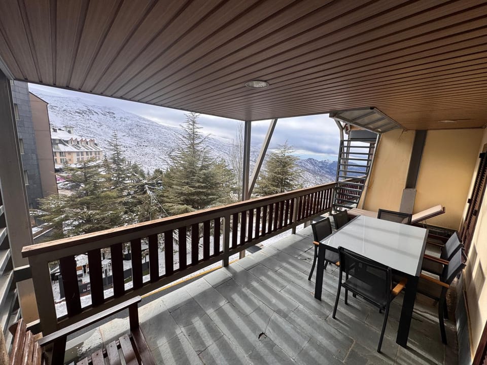 Balcony/Terrace, Mountain view