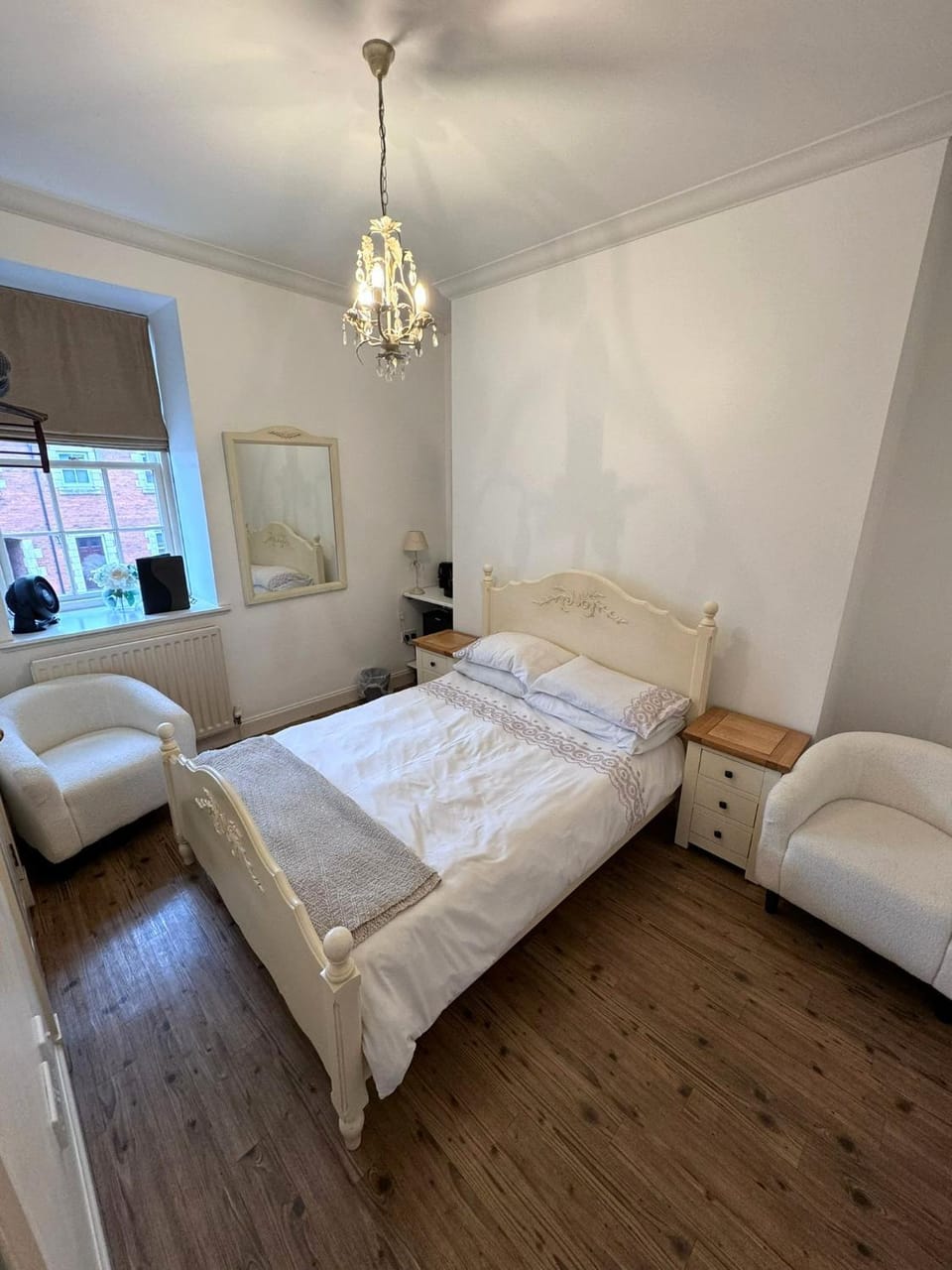 Bed, Seating area