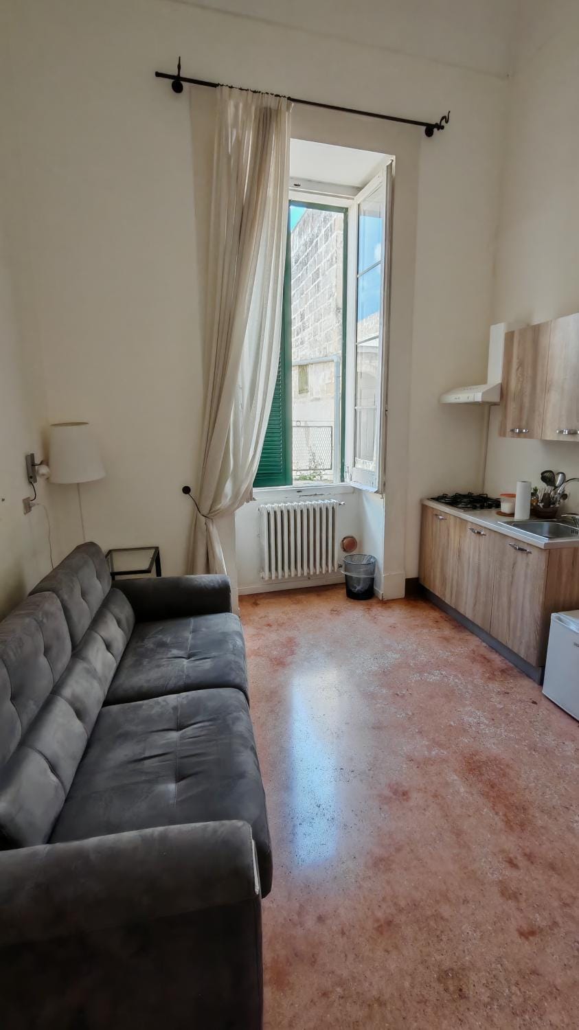 Kitchen or kitchenette, Living room, Seating area, Dining area
