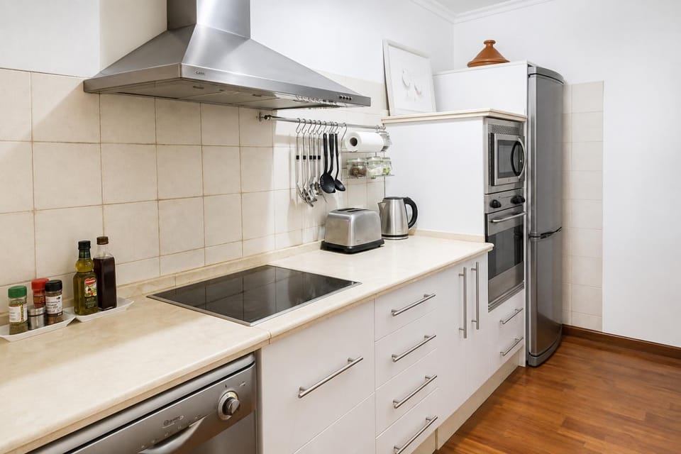 Coffee/tea facilities, Kitchen or kitchenette, dishwasher, oven, stove, toaster