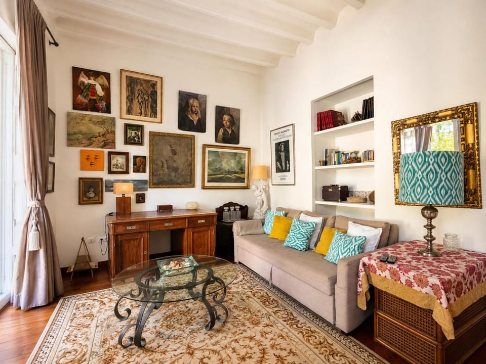 Living room, Photo of the whole room