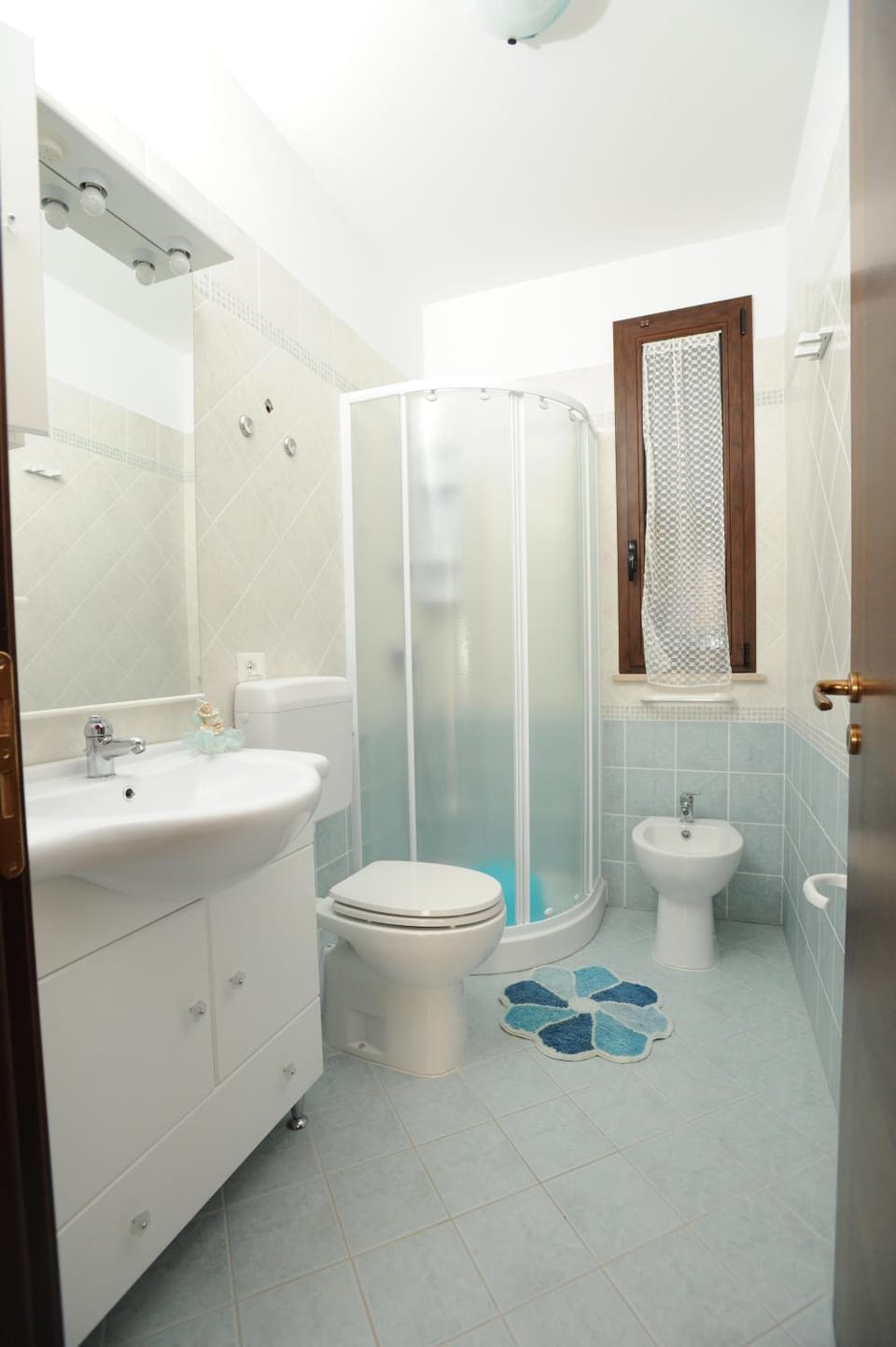 Bathroom, Decorative detail