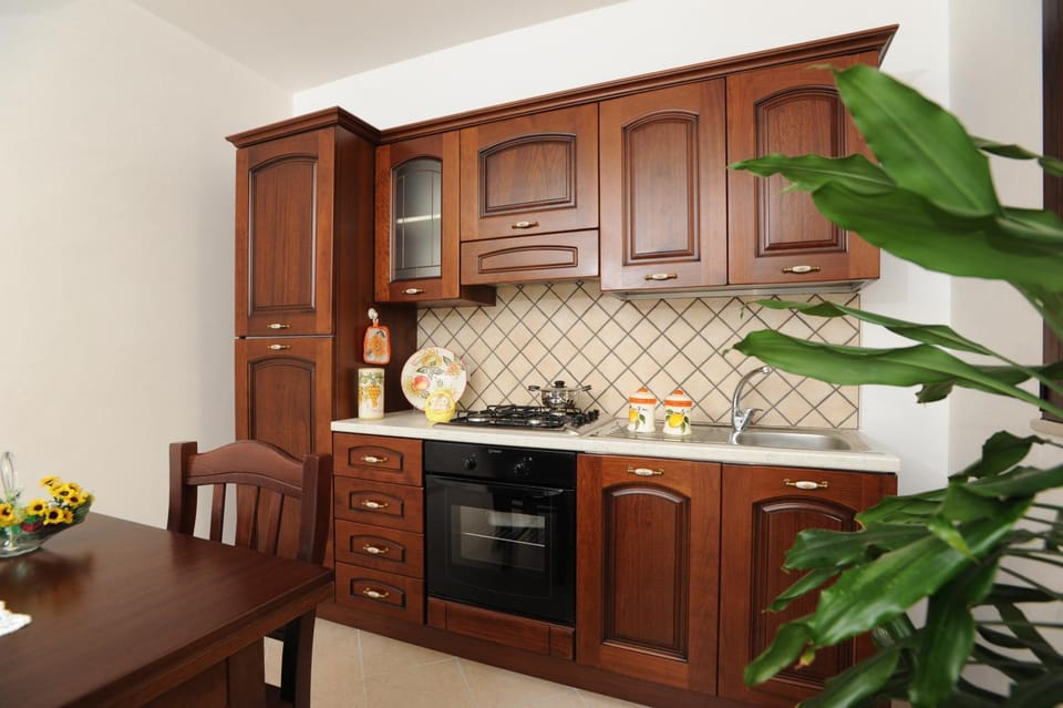 Kitchen or kitchenette, Living room, Photo of the whole room, Decorative detail, Dining area