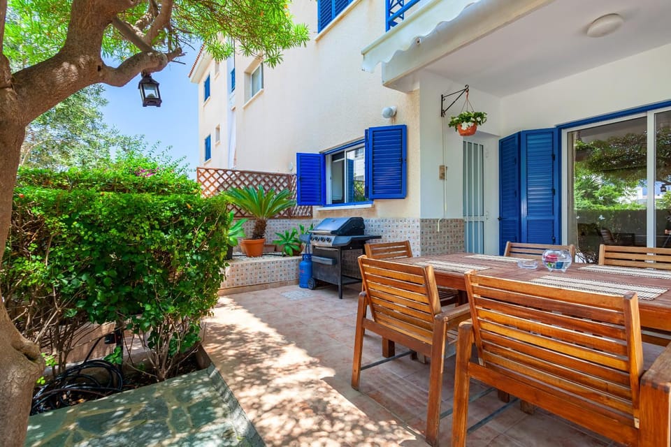 Patio, BBQ facilities, Garden