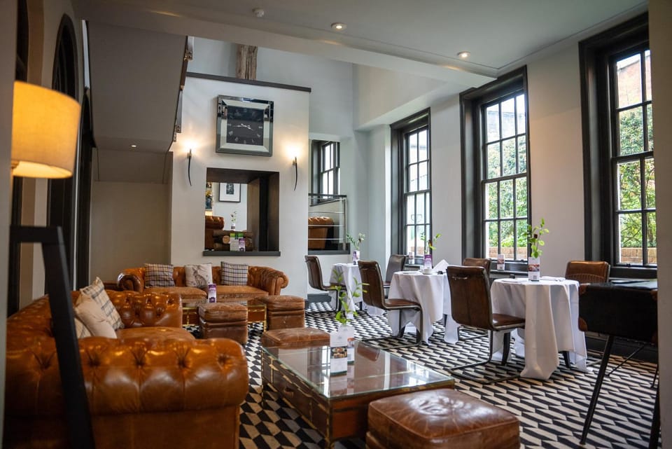 Restaurant/places to eat, Seating area