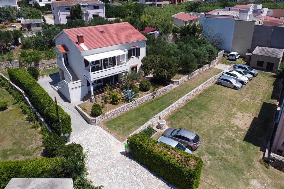 Property building, Bird's eye view, Parking