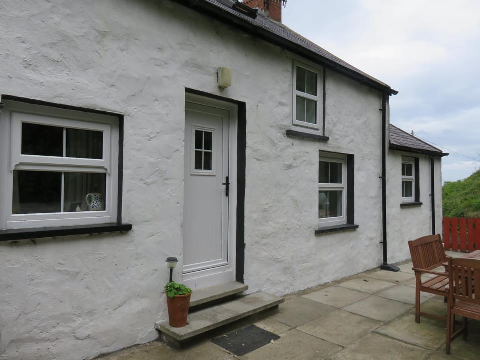 Facade/entrance, On site, Sea view