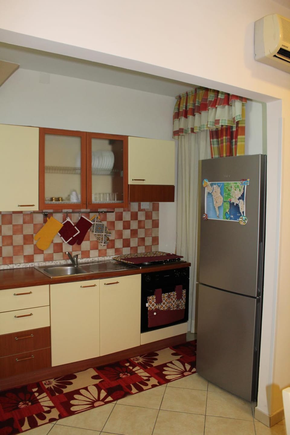 Restaurant/places to eat, Kitchen or kitchenette, Breakfast, Breakfast, minibar, oven