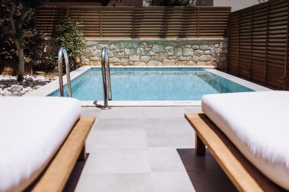 Pool view, Swimming pool, sunbed