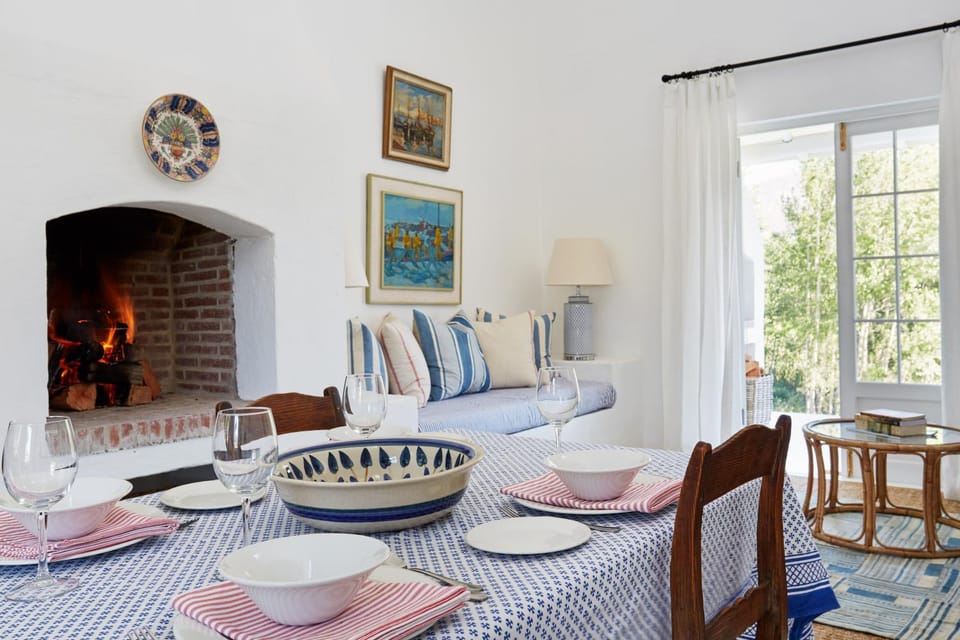 Coffee/tea facilities, Living room, Seating area, Dining area, Garden view