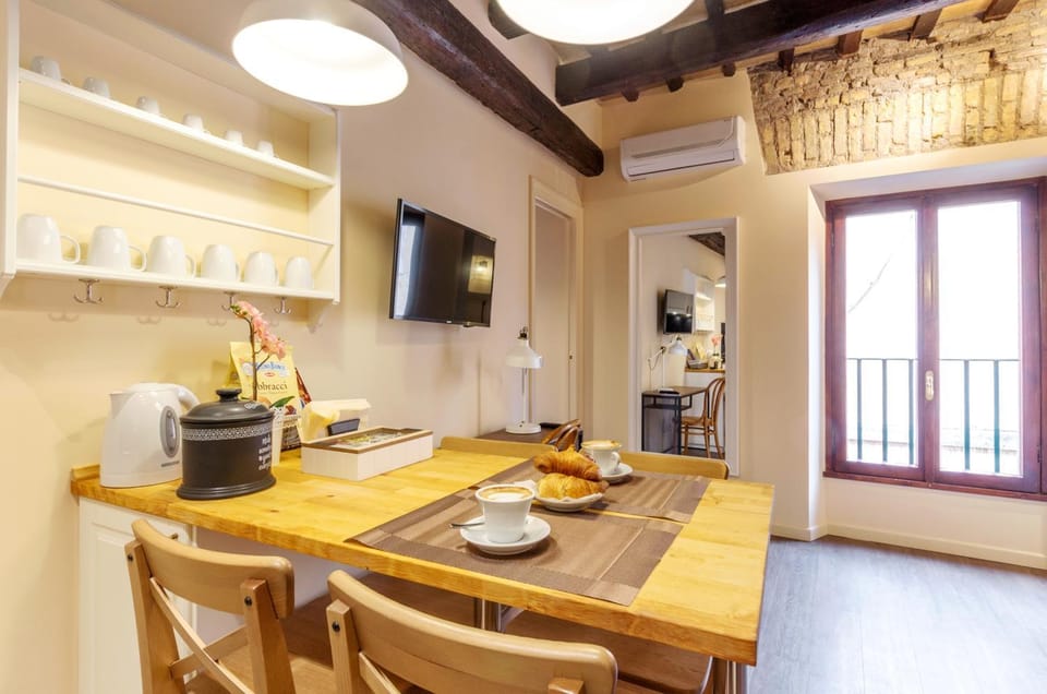 TV and multimedia, Kitchen or kitchenette, Dining area, Italian breakfast