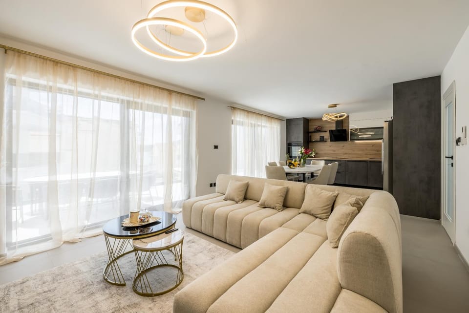 Kitchen or kitchenette, Living room, Seating area, Dining area, minibar