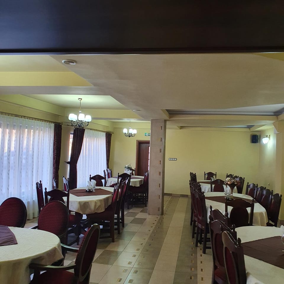 Pensiunea Mirela Peștera Urșilor Hostel in Hungary