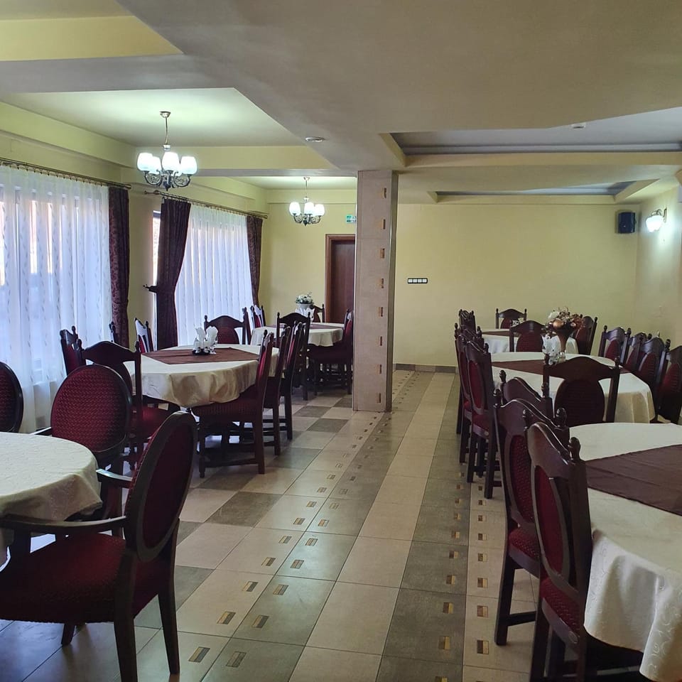 Pensiunea Mirela Peștera Urșilor Hostel in Hungary
