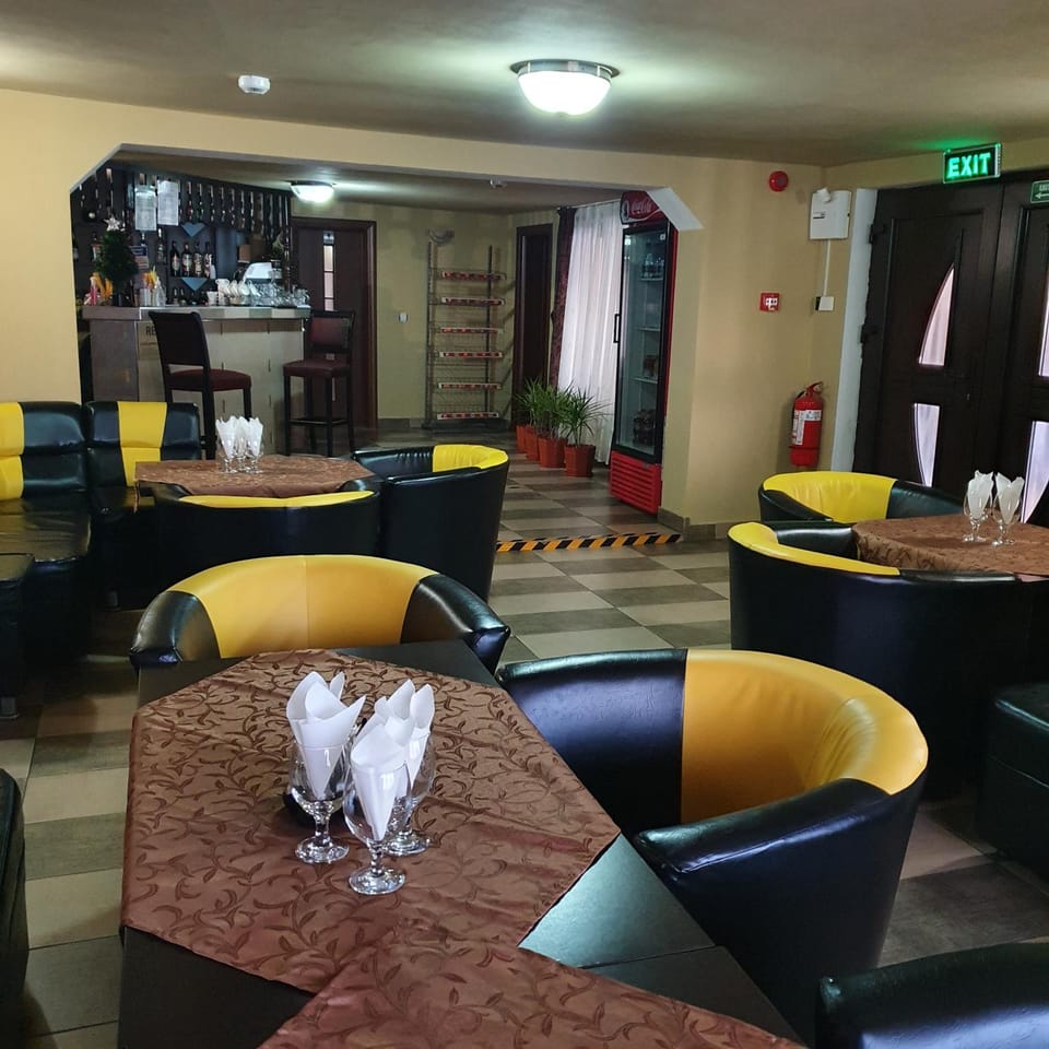 Pensiunea Mirela Peștera Urșilor Hostel in Hungary