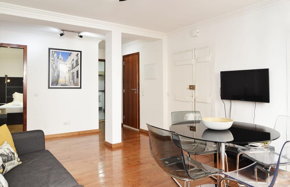 Communal lounge/ TV room, TV and multimedia, Kitchen or kitchenette, Living room, Seating area, Dining area