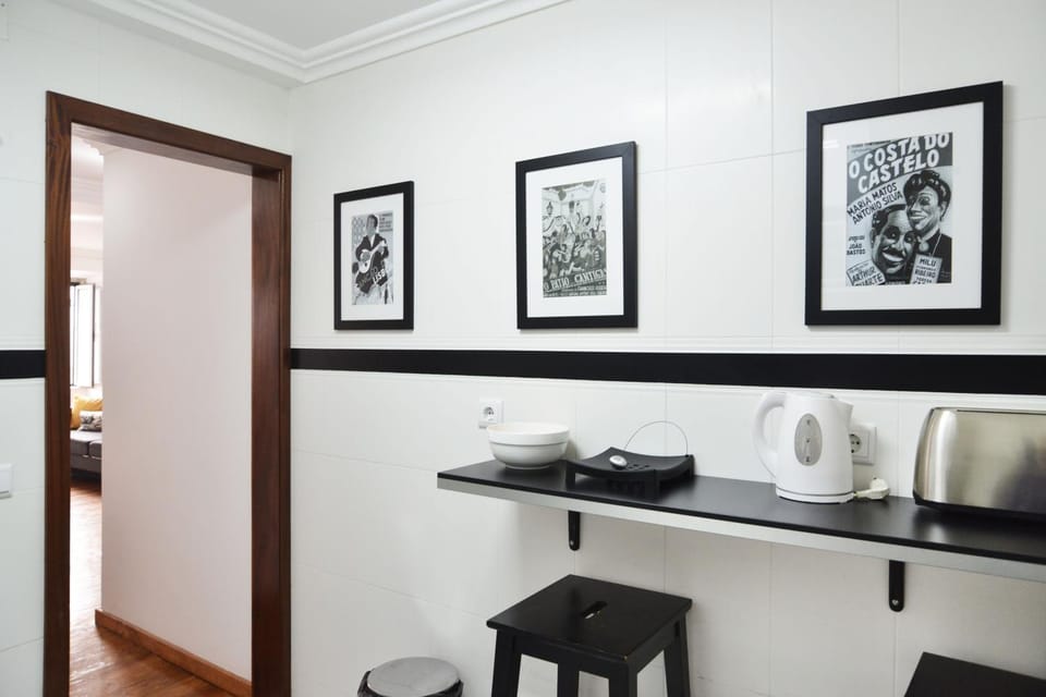 Coffee/tea facilities, Kitchen or kitchenette, hair dresser