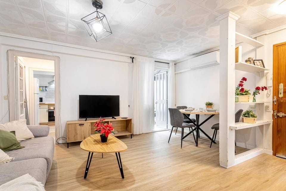 Communal lounge/ TV room, TV and multimedia, Living room, Dining area