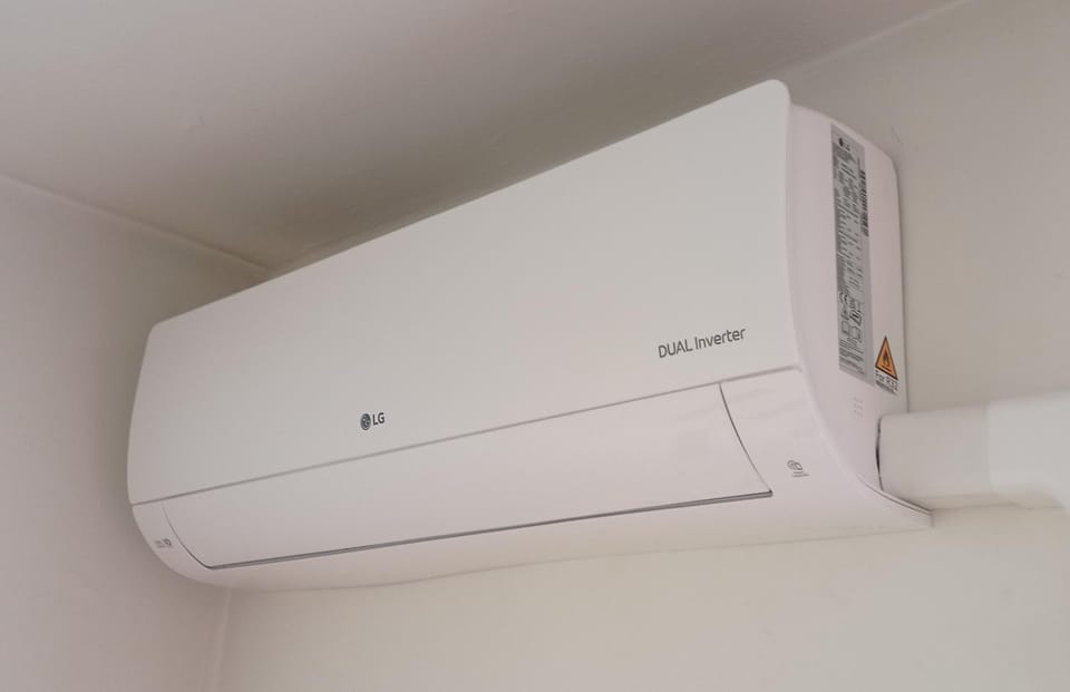 Bedroom, air conditioner