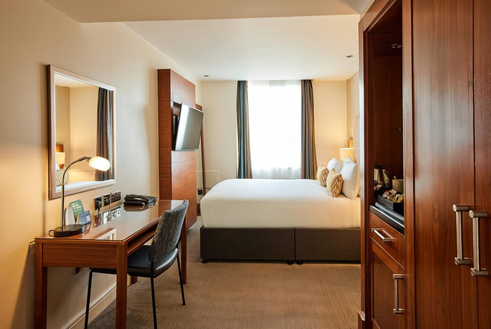 Bed, TV and multimedia, Coffee/tea facilities, Photo of the whole room, Bedroom, wardrobe