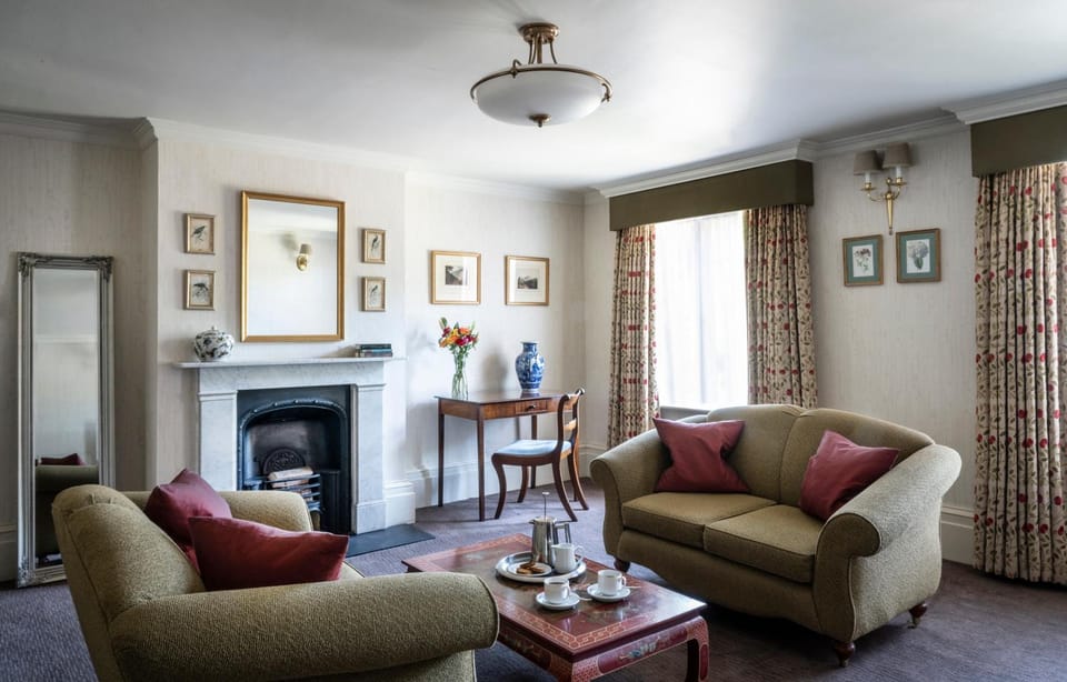 Living room, Seating area