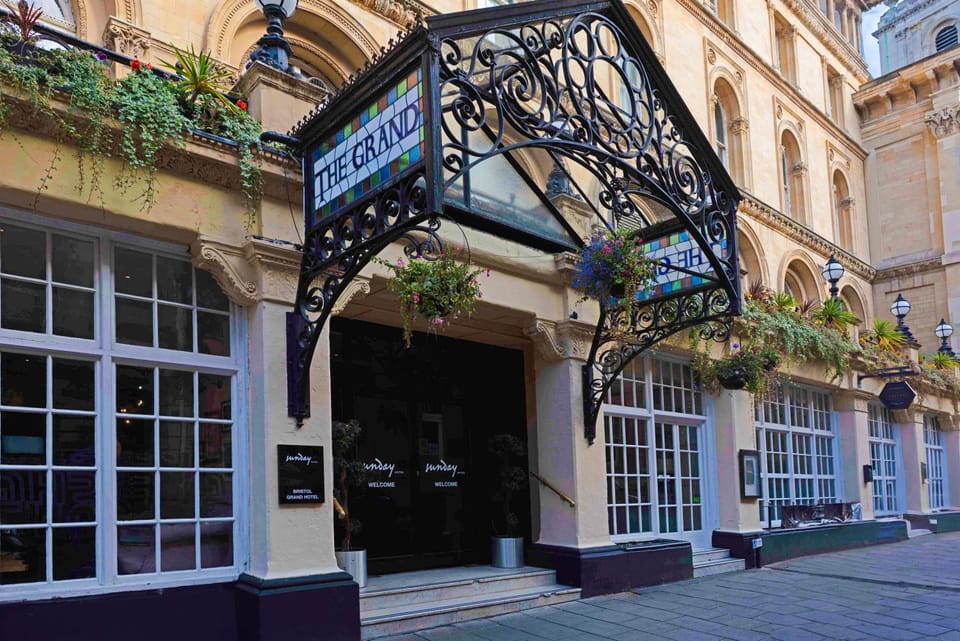 Property building, Facade/entrance