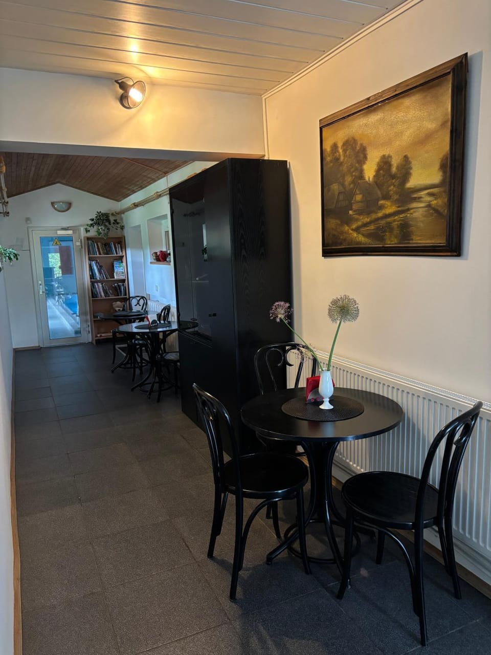 Restaurant/places to eat, Dining area
